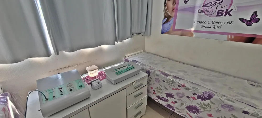 Aparelhos de estética da Estética BK em sala de atendimento